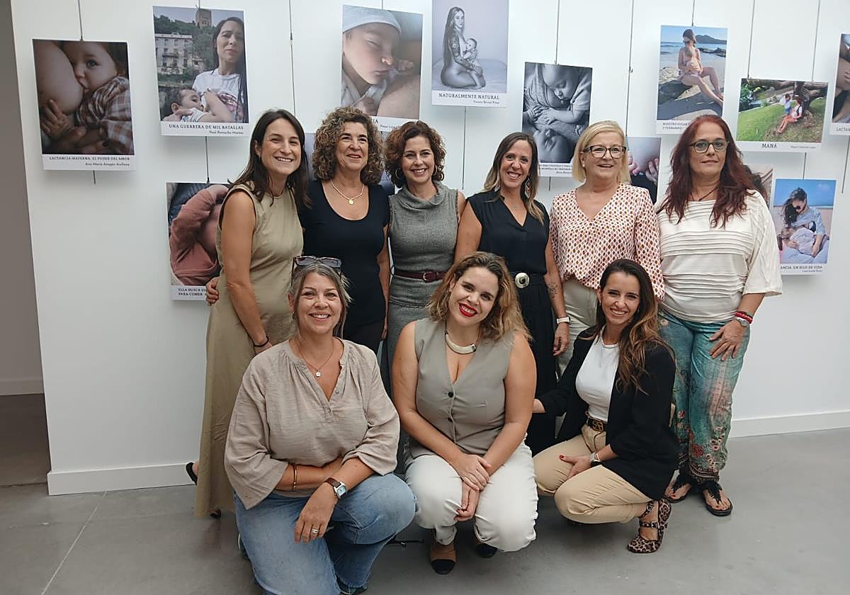 El Área de Gestión Sanitaria Sur de Granada inaugura su primera exposición fotográfica para promover la lactancia materna