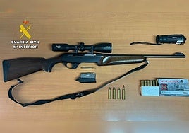 Arma incautada por los agentes.