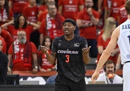 Micah Speight, preocupado en el partido contra el Joventut.