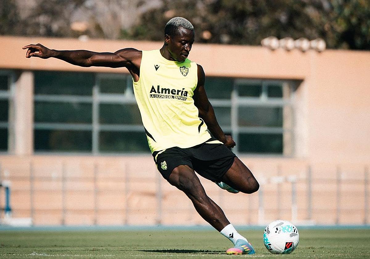 Lopy entrenando con el Almería