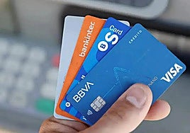 Juzgan a una pareja de Almería acusada de estafar 51.400 euros con pedidos en una 'app' y una tarjeta ajena