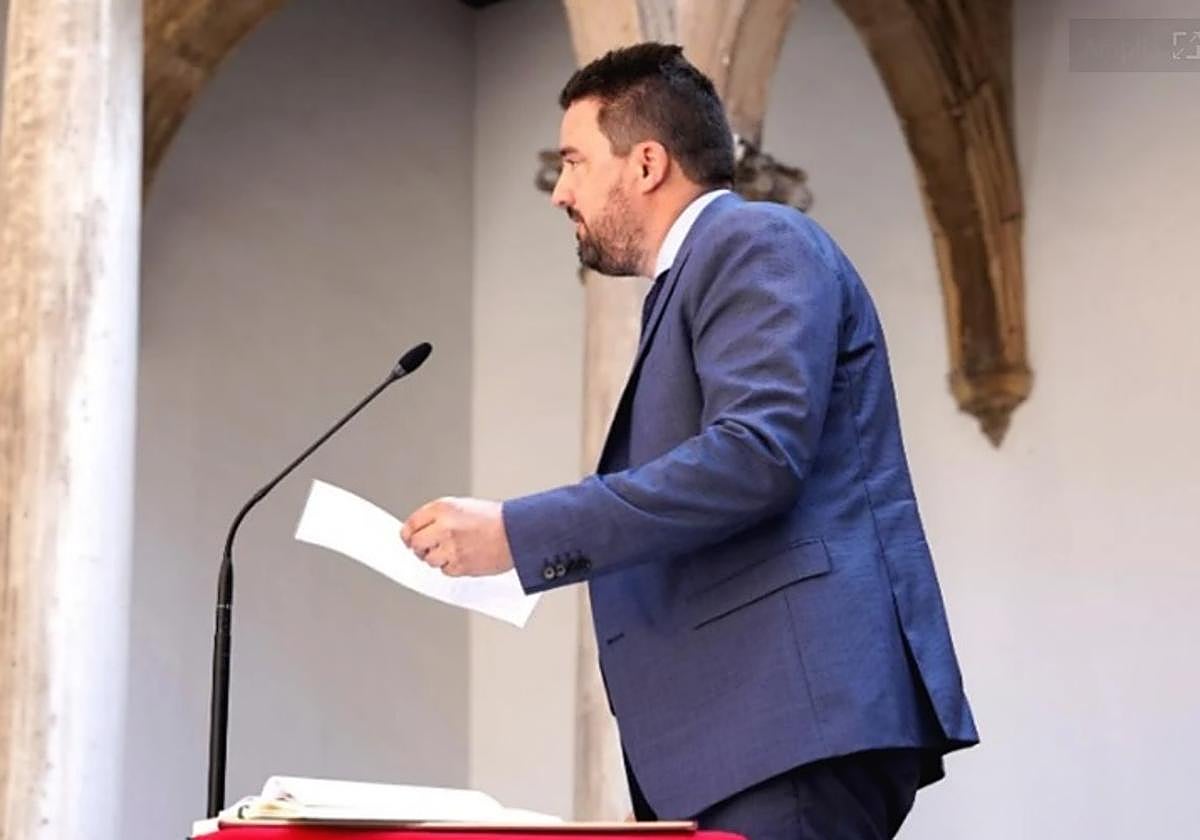 Alfonso Salinas, el profesor de Química al frente del departamento de Literatura española de la UGR