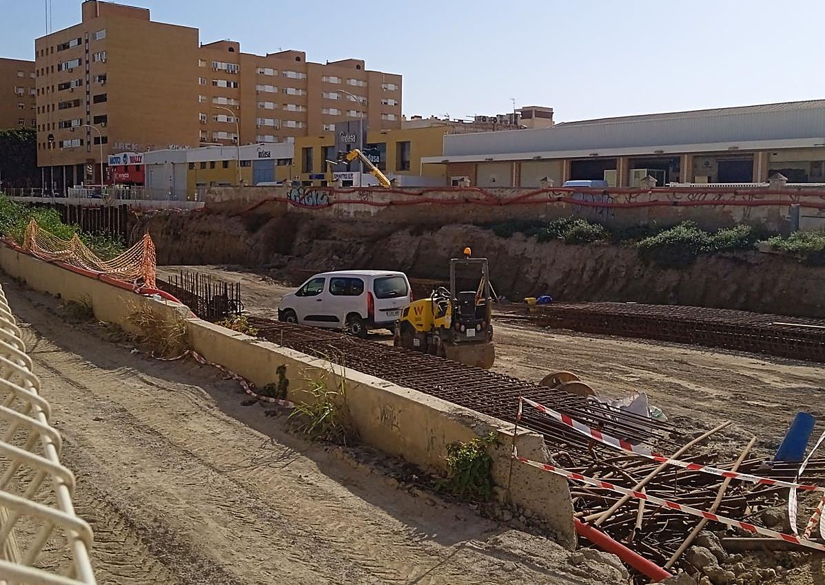 Imagen secundaria 1 - El túnel del AVE atraviesa ya la avenida del Mediterráneo y encara hacia la nueva estación de Almería