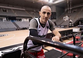 Jonathan Rousselle posa sonriente en el Palacio de los Deportes.