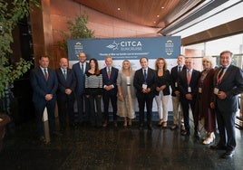 Autoridades en el congreso internacional de turismo náutico y cuceros que se celebra en Granada.
