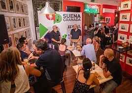 Eric Jiménez, durante la primera sesión de Suena Granada, en El Bar de Eric.