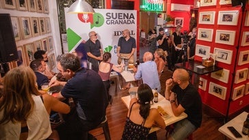 Eric Jiménez, durante la primera sesión de Suena Granada, en El Bar de Eric.