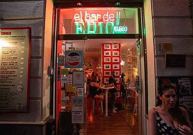 La entrada de El bar de Eric.