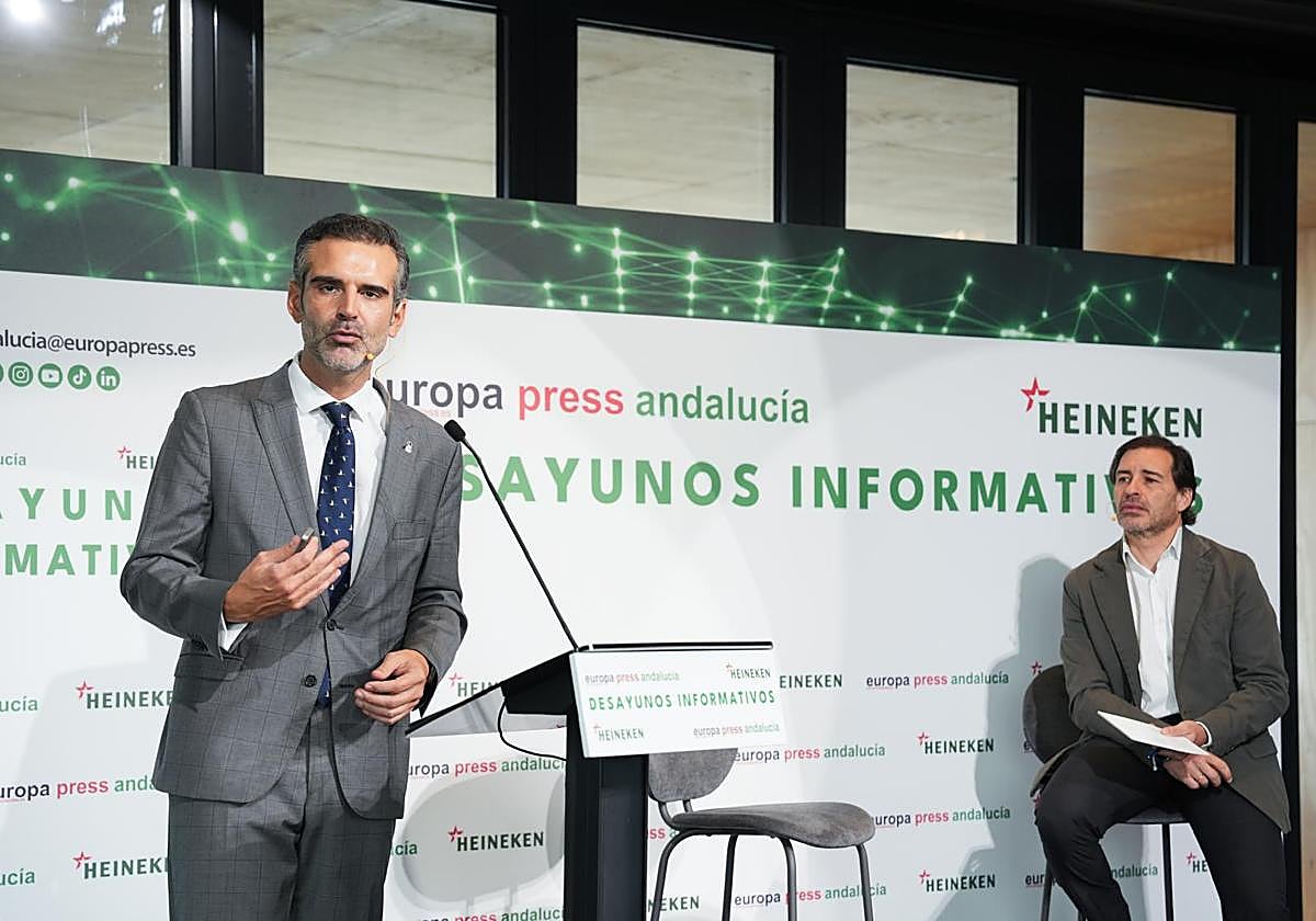 Fernández-Pacheco ha desgranado esta cifra de nuevos recursos hídricos, detallando que Andalucía tiene ya, gracias a los sistemas terciarios habilitados en estaciones depuradoras, 53 hm3 de aguas regeneradas más al año.