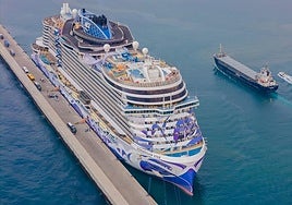 Uno de los grandes cruceros que han llegado a Motril en este 2025.