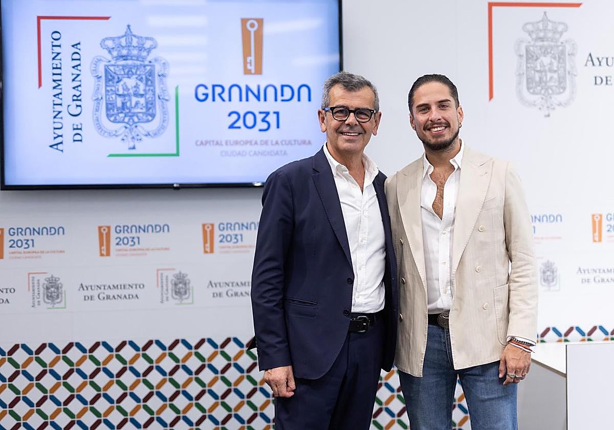 El cantaor granadino Kiki Morente junto el concejal de Cultura de la capital granadina, Juan Ramón Ferreira.