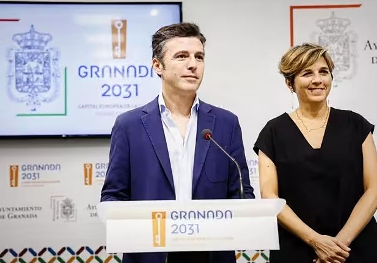 Los concejales de Presidencia y de Movilidad de Granada, Jorge Saavedra y Ana Agudo, en imagen de archivo
