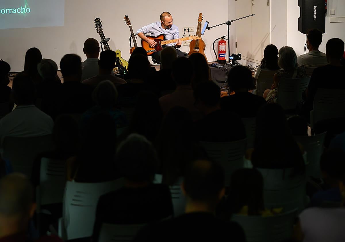 El Museo de la Guitarra se rinde ante la historia de 'Arión'