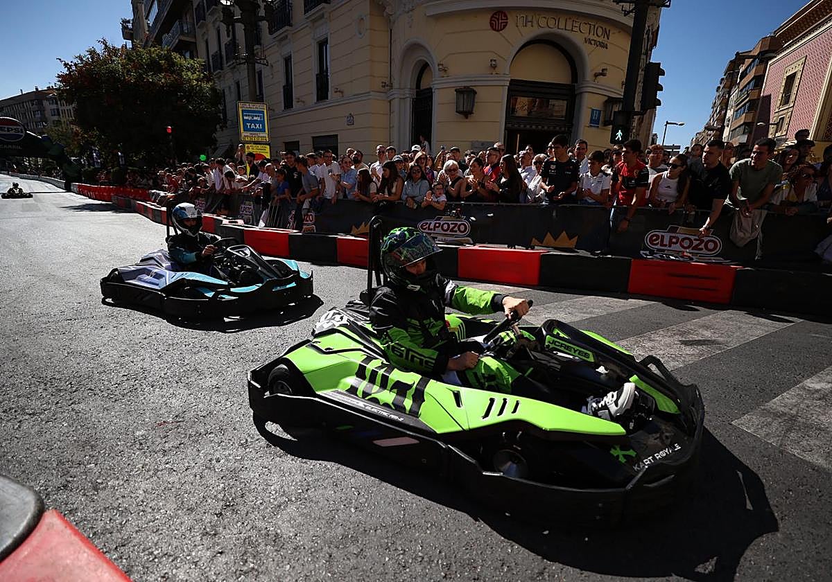 Los kart ya ruedan por el centro de Granada.