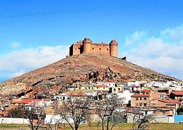 El PSOE de La Calahorra denuncia que «el Ayuntamiento pierda 342.000 euros por la mala gestión del alcalde»