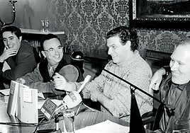LuIs García Montero, Alejandro Víctor García, Carlos Cano y Paco Martín Morales, en un acto cultural.
