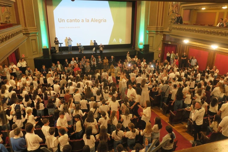 Un canto a la alegría en 1.600 voces infantiles y Miguel Ríos