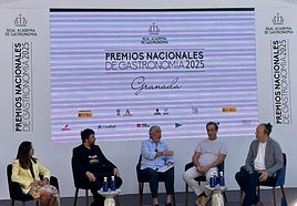 En una mesa dirigida por José Manuel Gaztelu, presidente de la Academia Andaluza de Gastronomía, el jefe de cocina de María de la O señaló que es importante que pensemos en el producto local.