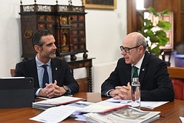 El consejero de Agricultura, Pesca, Agua y Desarrollo Rural, Ramón Fernández Pacheco, ha mantenido este lunes un encuentro con el rector de la Universidad de Granada (UGR), Pedro Mercado