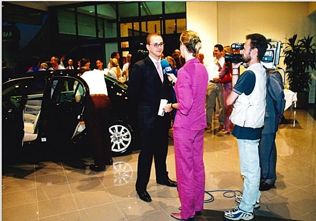 Javier Roiz en el día de la inauguracion de la sede actual enel año 2000.