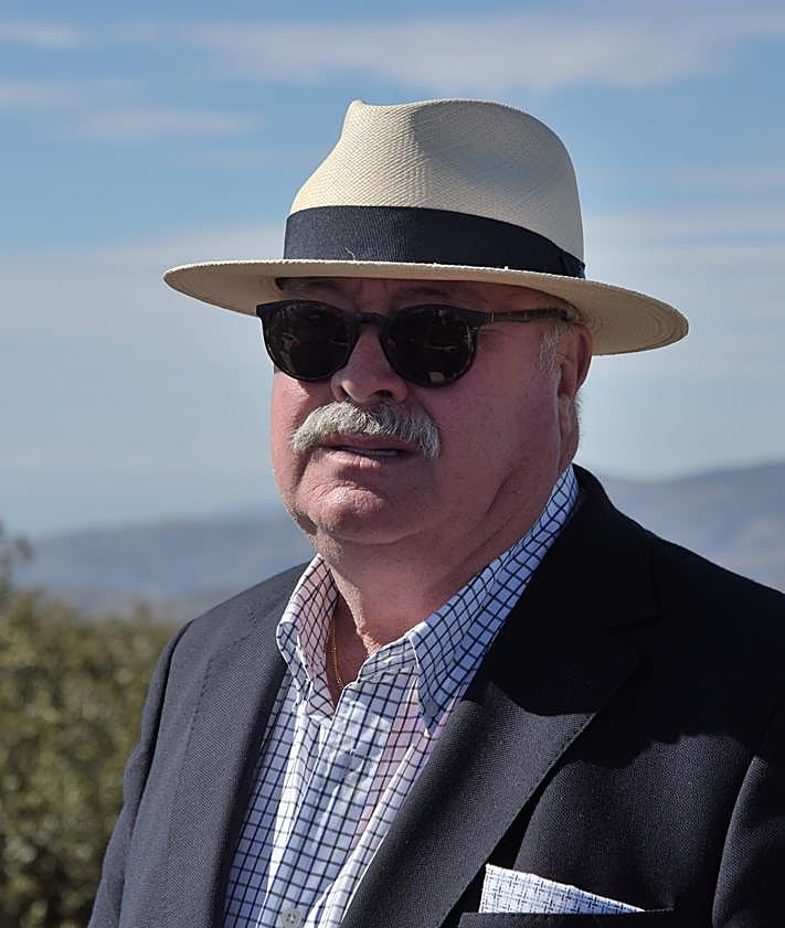 Imagen secundaria 2 - Foto de familia, Vílchez, entre amigos y el exdirector de IDEAL, Edyardo Perallta