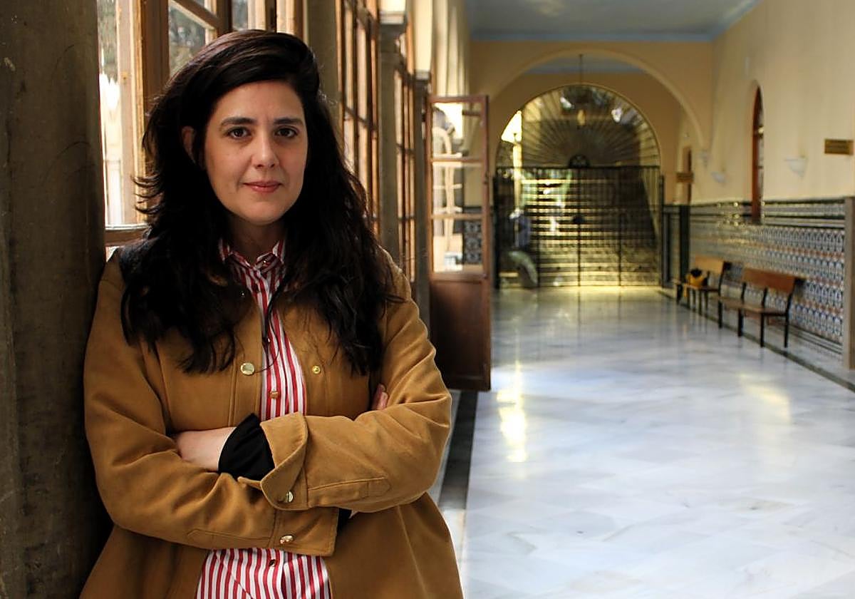 La cineasta Belén Funes, en el patio del Monasterio de los Basilios.