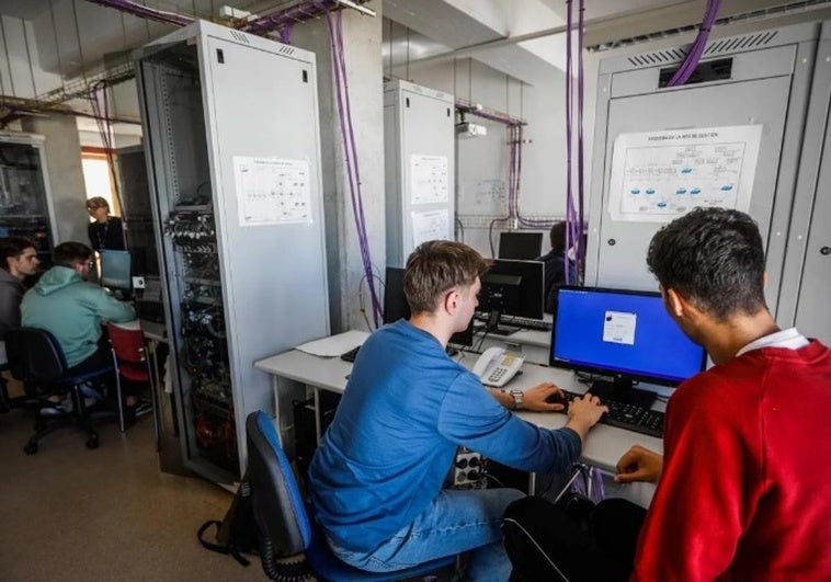 Oportunidad para trabajar en la Universidad de Granada como informático: publicada la oferta de empleo