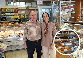 Javier y su hija María posan en su histórica tienda.