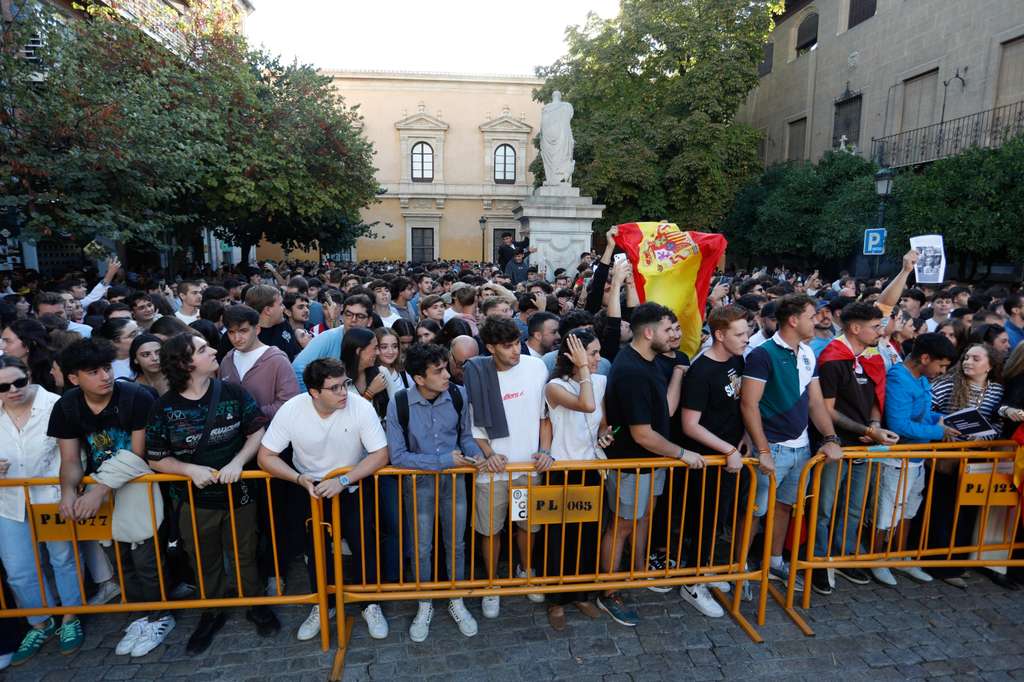 Las imágenes de los enfrentamientos por el acto de Vito Quiles en Granada