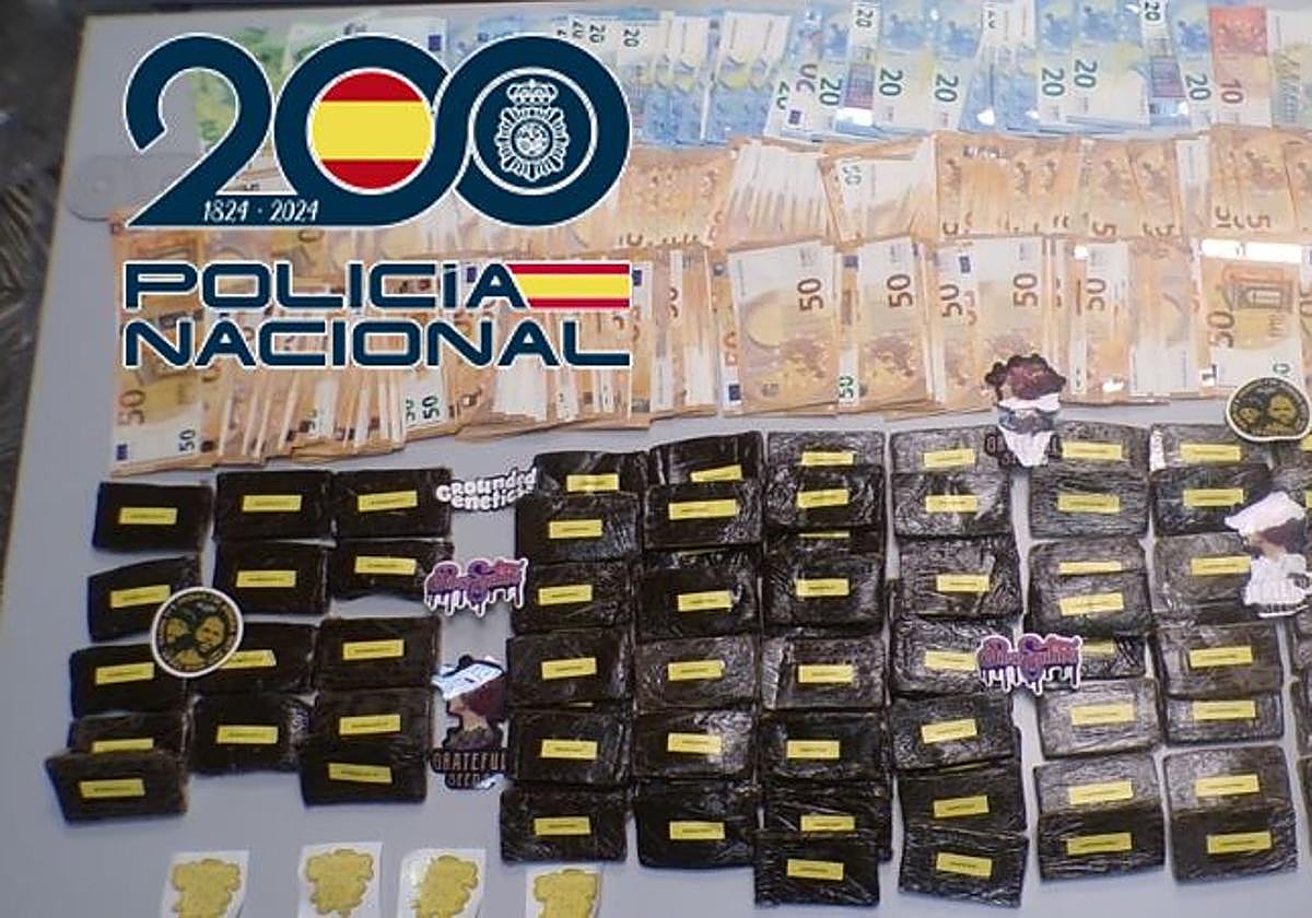 Hachís y dinero incautados en la operación.