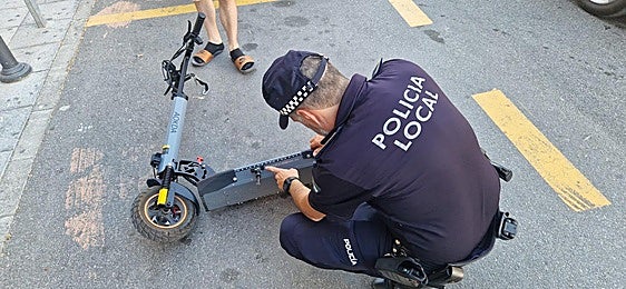 La Policía Local refuerza la seguridad vial con una campaña de vigilancia sobre Vehículos de Movilidad Personal (VMP)