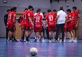 Tiempo muerto del equipo masculino del Ciudad de Granada de balonmano.