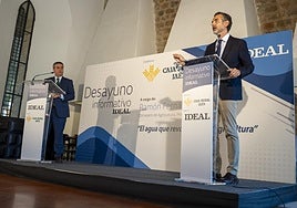 El consejero Ramón Fernández-Pacheco y el delegado de IDEAL en Jaén, José Luis Adán.