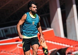 Arnau entrenando con el Almería a pocos días de medirse al Castellón