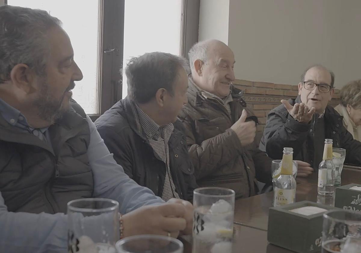 Imagen principal - Se estrena la serie sobre la historia de los &#039;Costaleros de la Aurora&#039; y el impacto que tuvo en los jóvenes del Albaicín