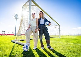 Lula y Lauri posan en la Ciudad Deportiva del Granada.
