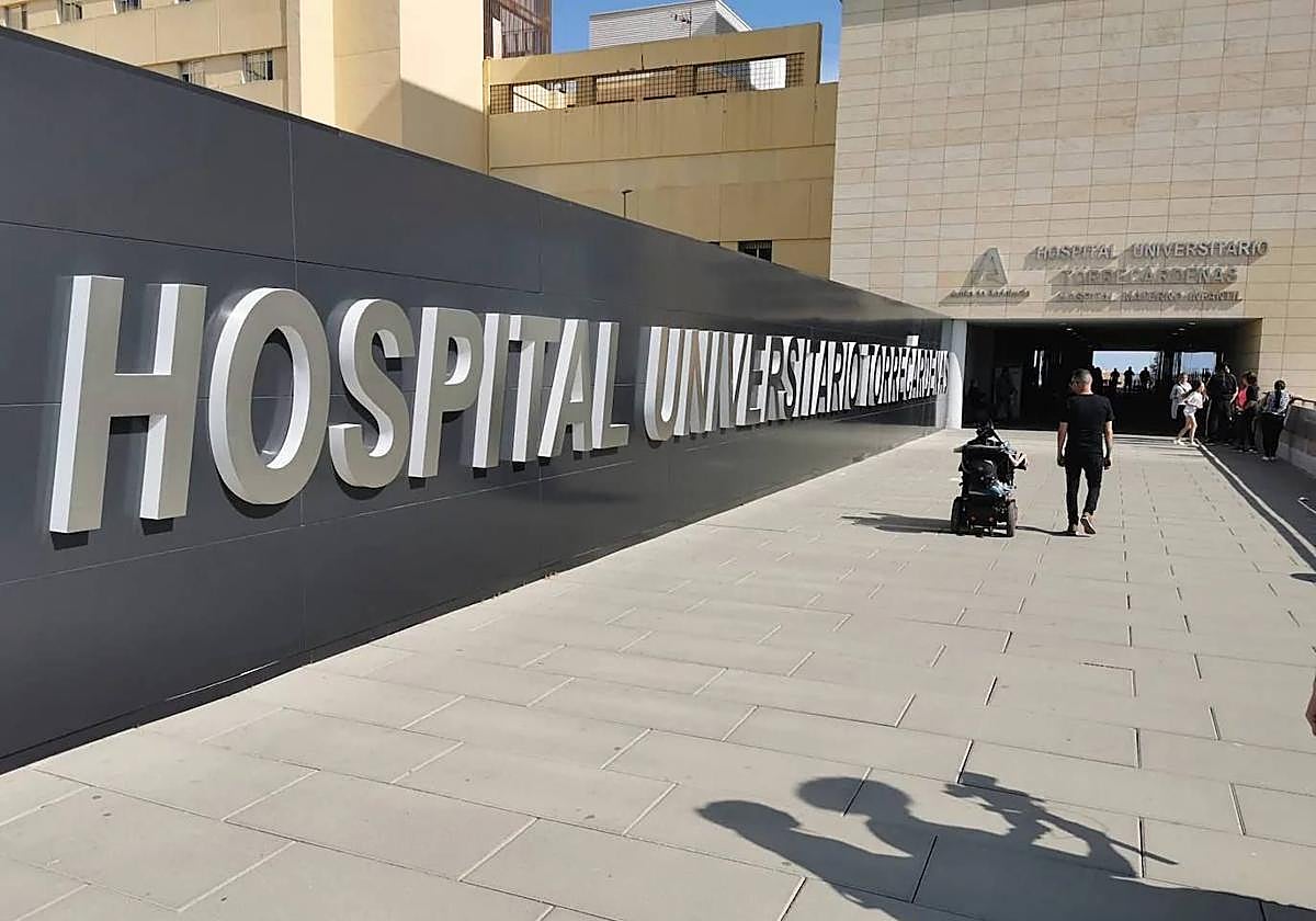 Dos heridos, un ciclista y un conductor de patinete, de madrugada en Almería