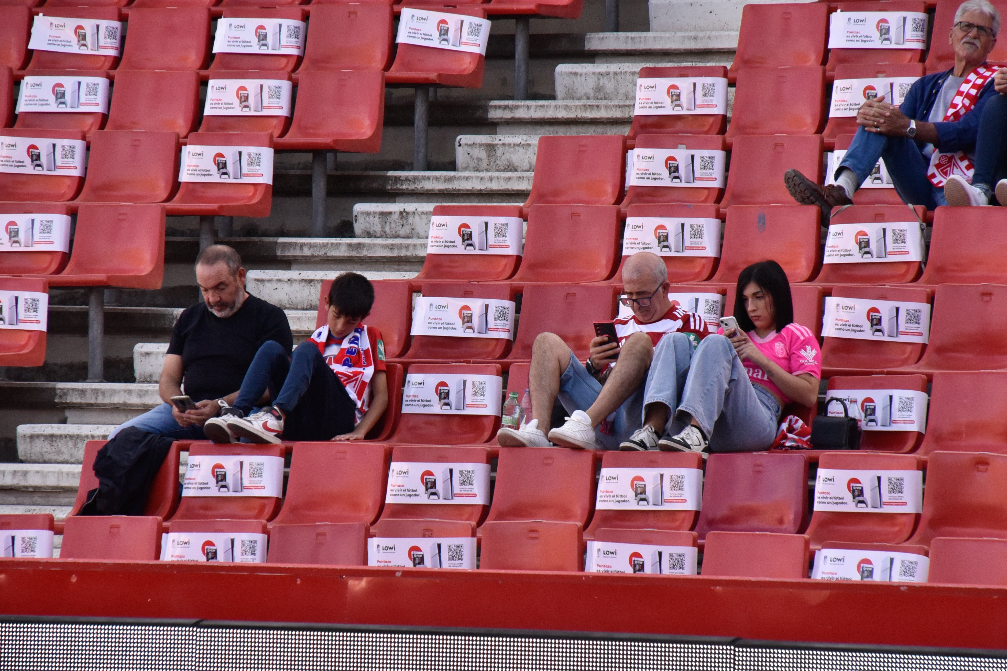 Encuéntrate en la grada del Granada-Cádiz