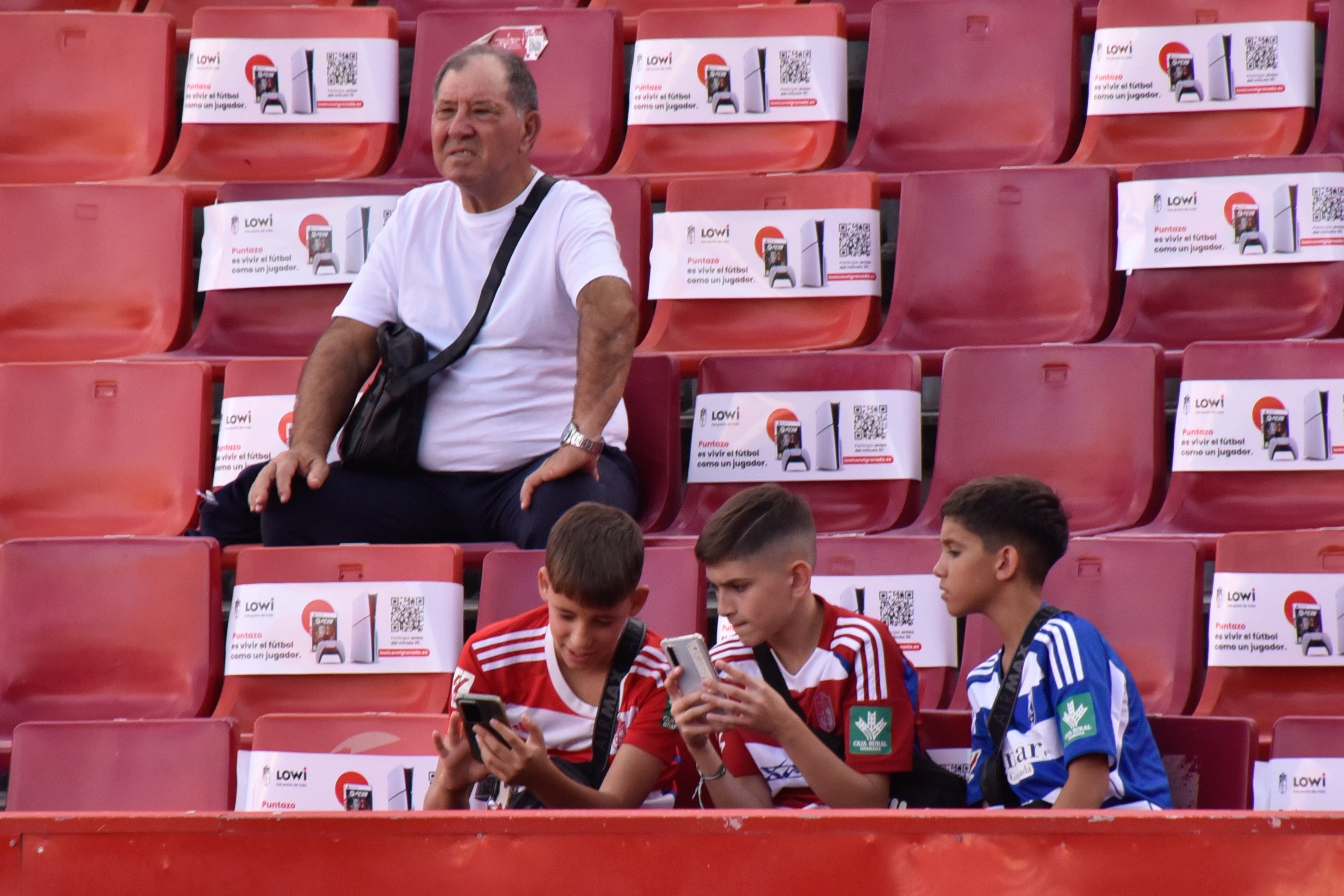 Encuéntrate en la grada del Granada-Cádiz