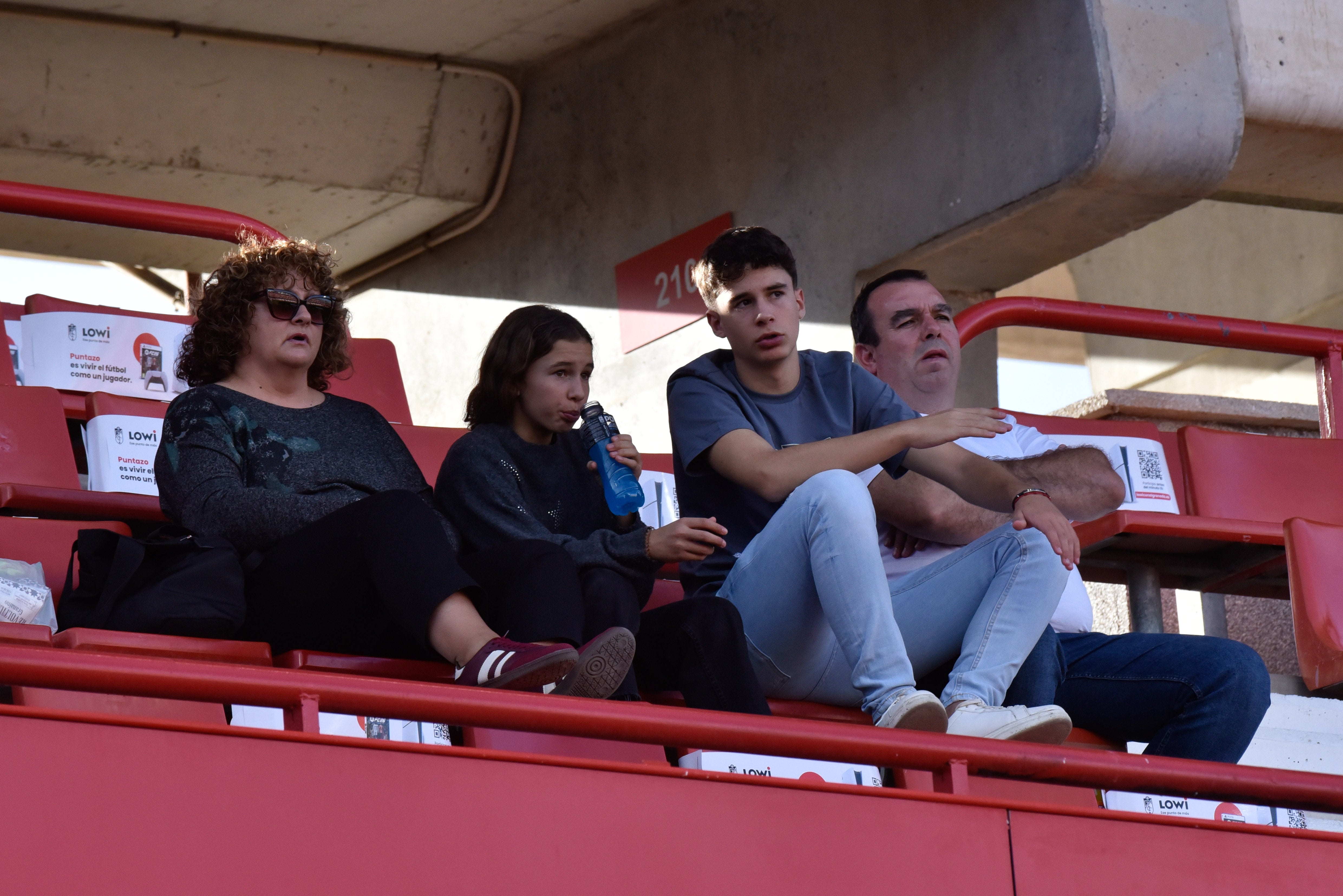 Encuéntrate en la grada del Granada-Cádiz