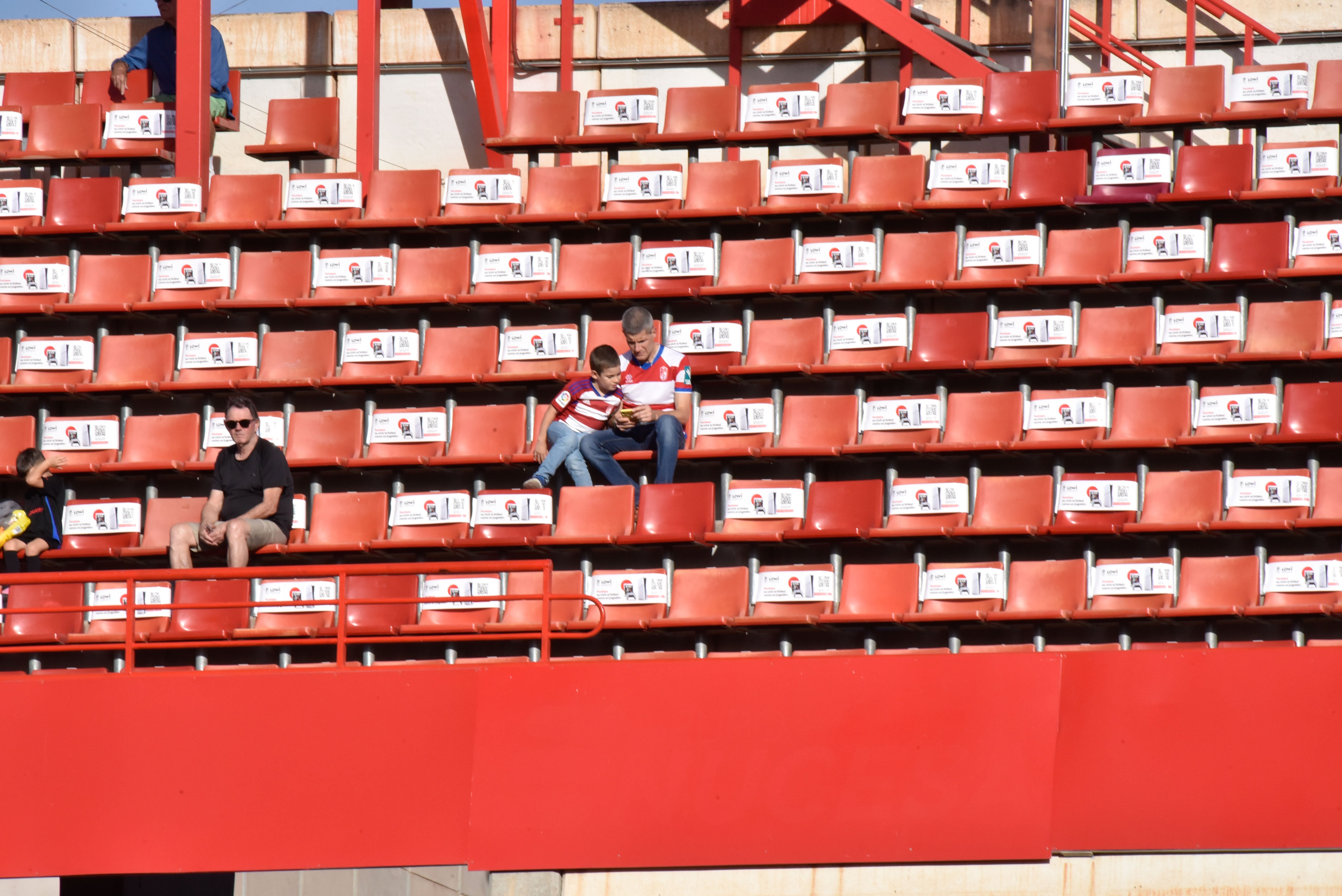 Encuéntrate en la grada del Granada-Cádiz