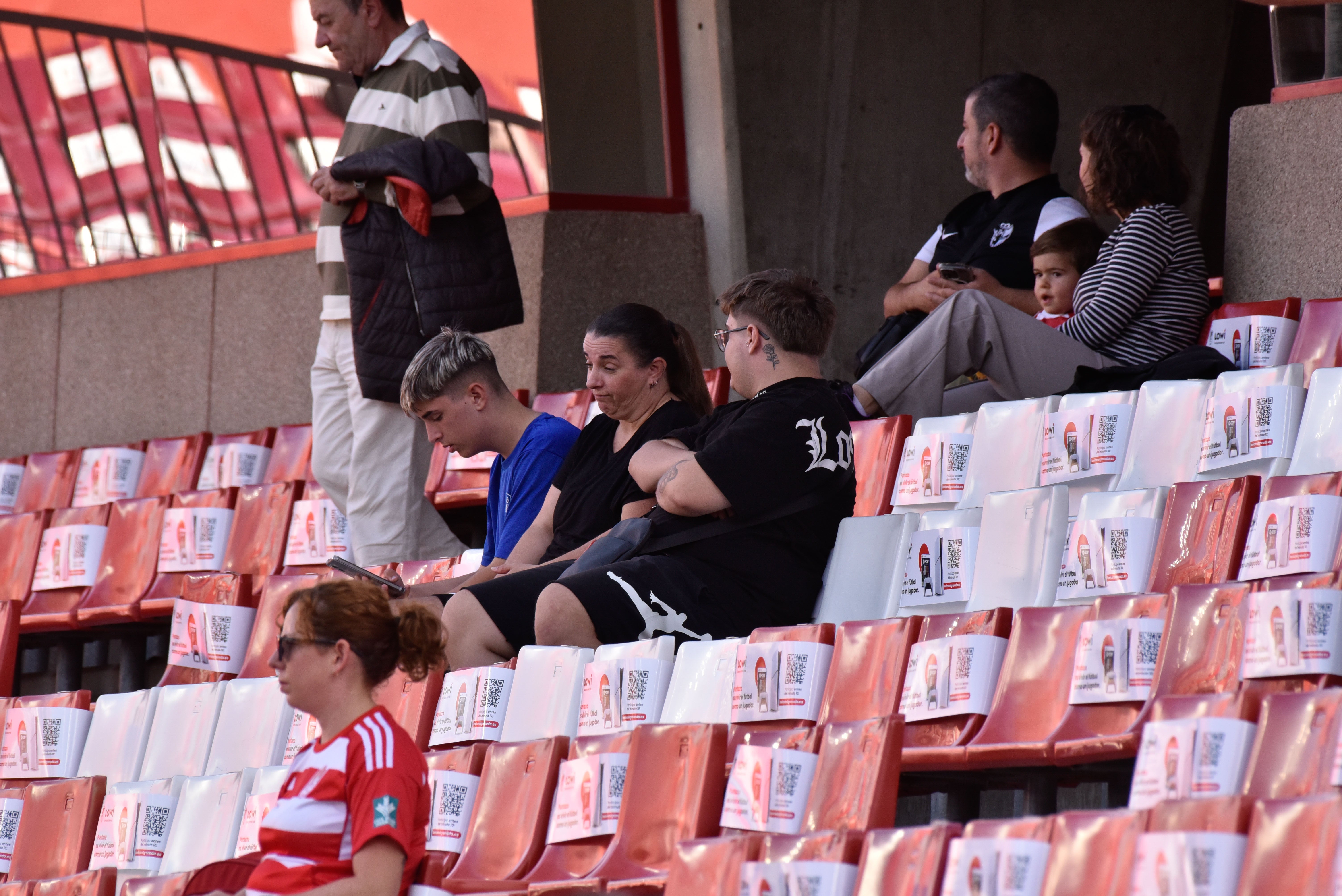 Encuéntrate en la grada del Granada-Cádiz
