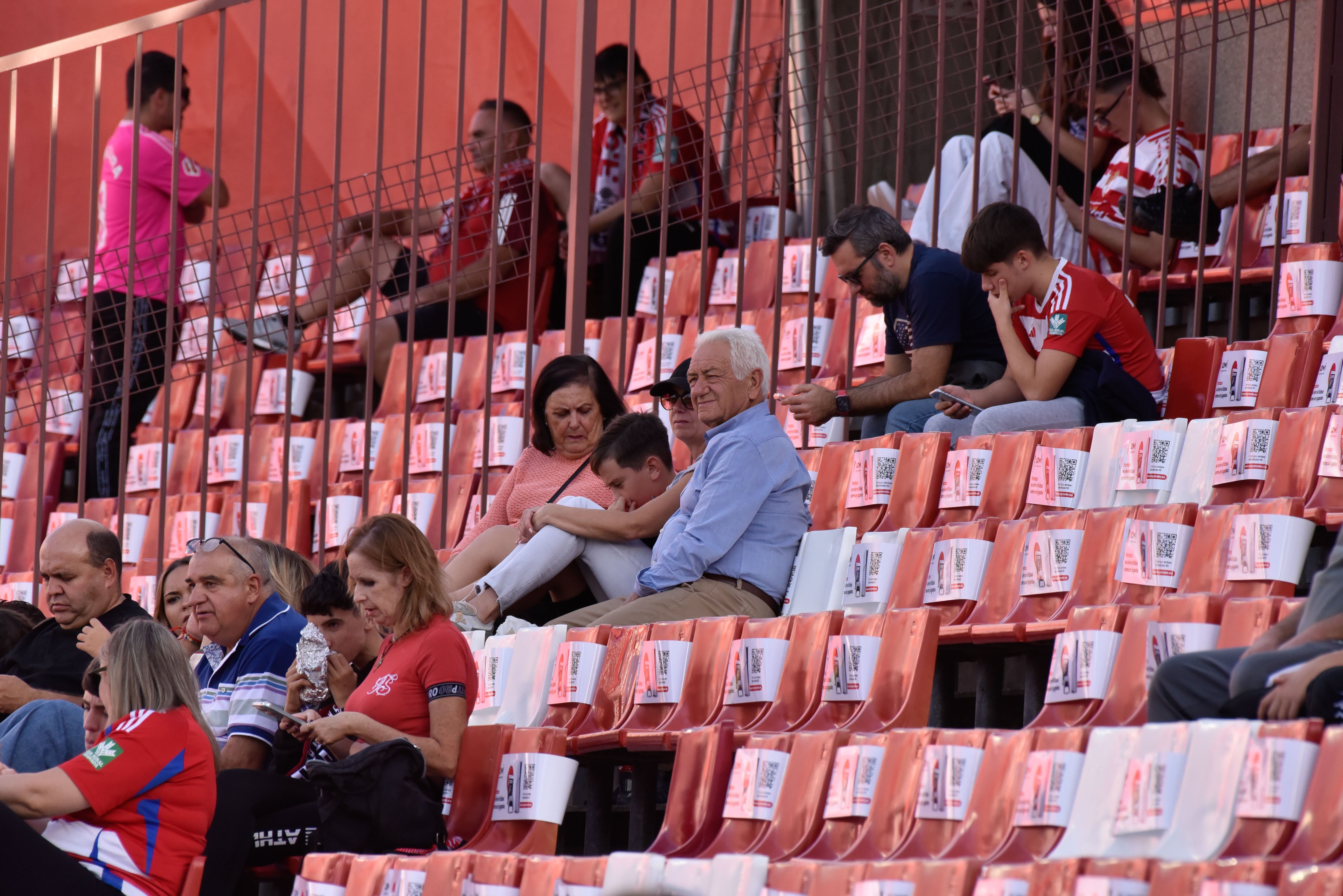Encuéntrate en la grada del Granada-Cádiz