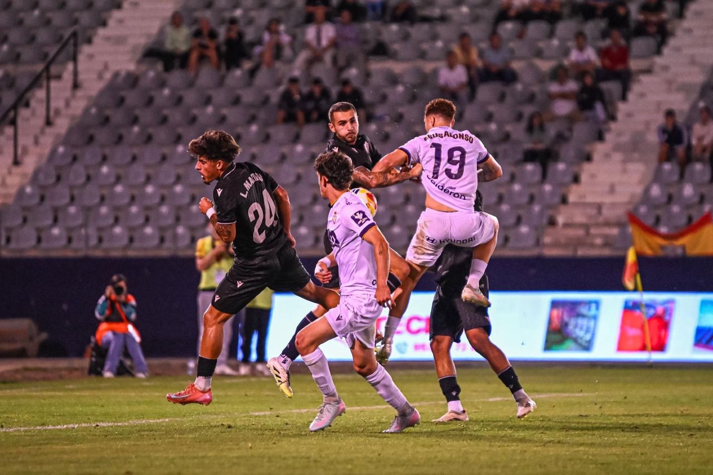 El Almería peleó para conseguir algo positivo, pero el descuento jugó en su contra.