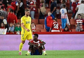 Oscar, frustrado tras acabar sin goles el derbi con el Cádiz.