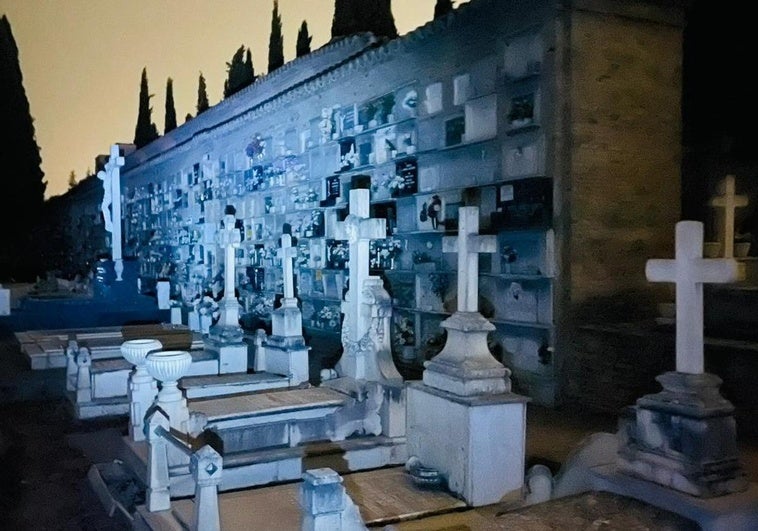 Un paseo de luz e inspiración por el Cementerio de San José