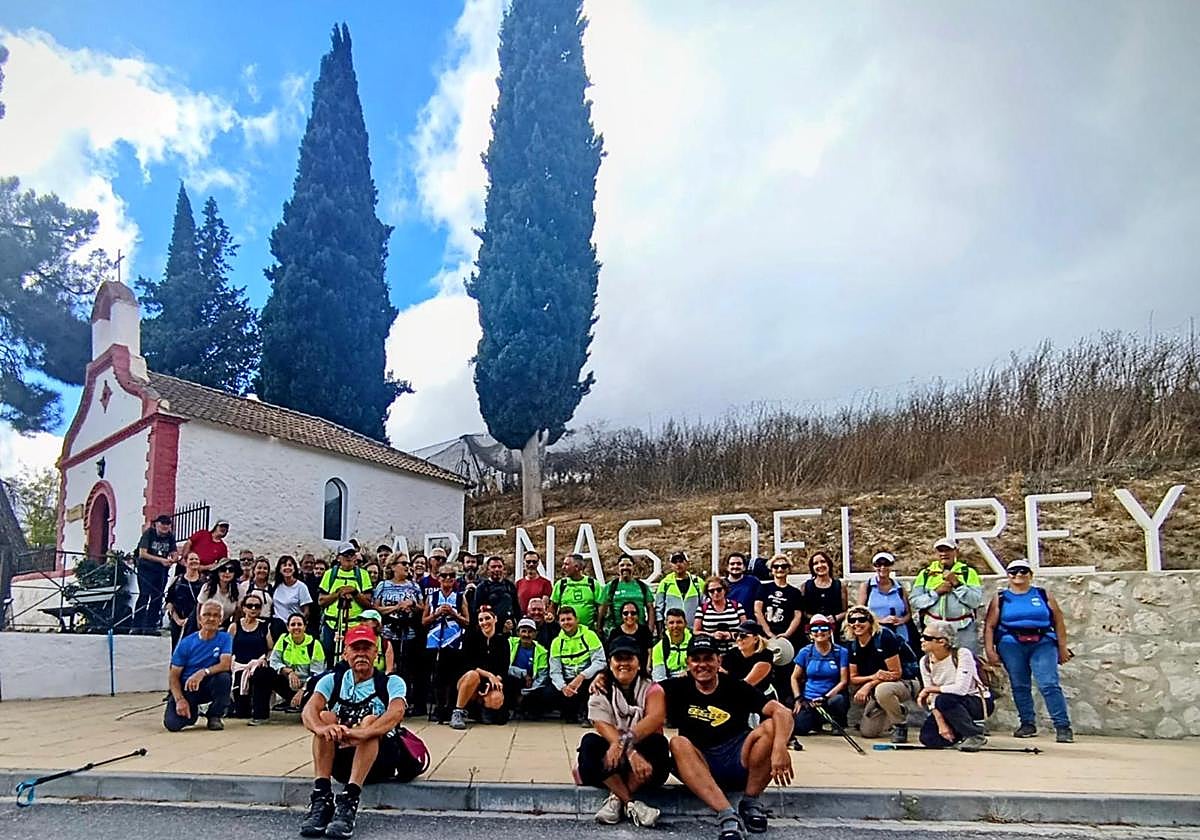Medio centenar de senderistas participan en la ruta por el Pantano de Los Bermejales organizada por el Área de Deportes de Almuñécar