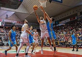 Canasta de Juan Fernández en el triunfo del Girona.