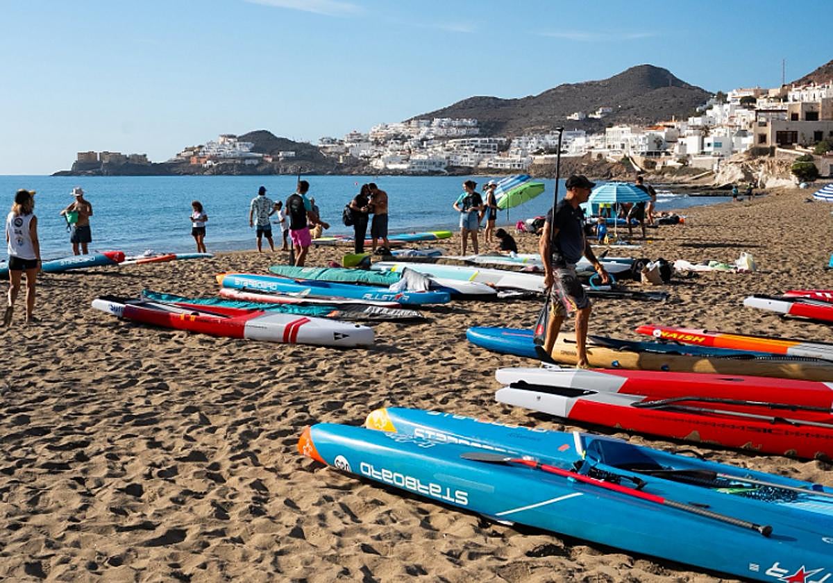 San José acoge a un centenar de participantes en la III Cabo de Gata SUP Festival