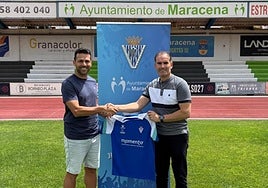 Javier Vilaseca (izq.), junto a Sergio Gómez, presidente del Maracena.